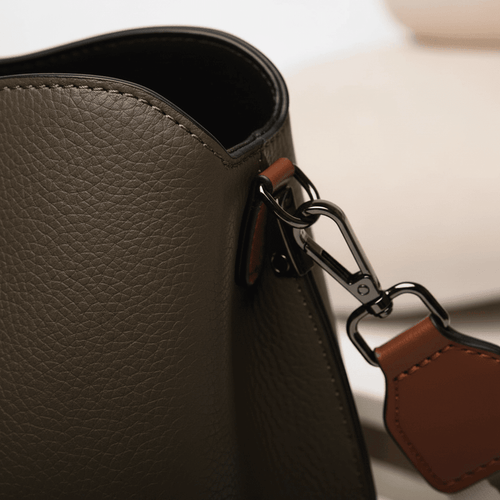 Bolsa Feminina de Couro Premium e Alça Ajustável